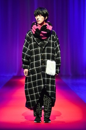 hazama ハザマ 18AW 道を外した老いぼれサンタの起毛スウェット