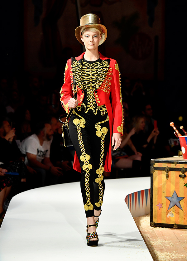 モスキーノ(MOSCHINO) 2019年リゾートウィメンズコレクション  - 写真1