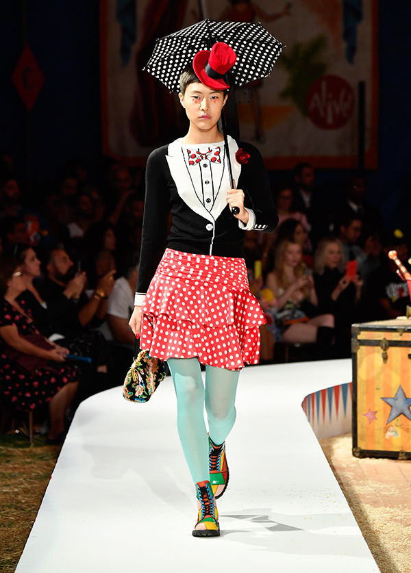 モスキーノ(MOSCHINO) 2019年リゾートウィメンズコレクション  - 写真2