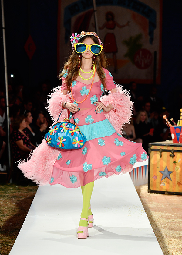 モスキーノ(MOSCHINO) 2019年リゾートウィメンズコレクション  - 写真11