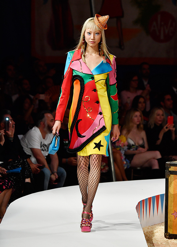 モスキーノ(MOSCHINO) 2019年リゾートウィメンズコレクション  - 写真26