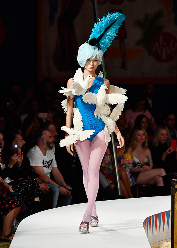 モスキーノ(MOSCHINO) 2019年リゾートウィメンズコレクション  - 写真28