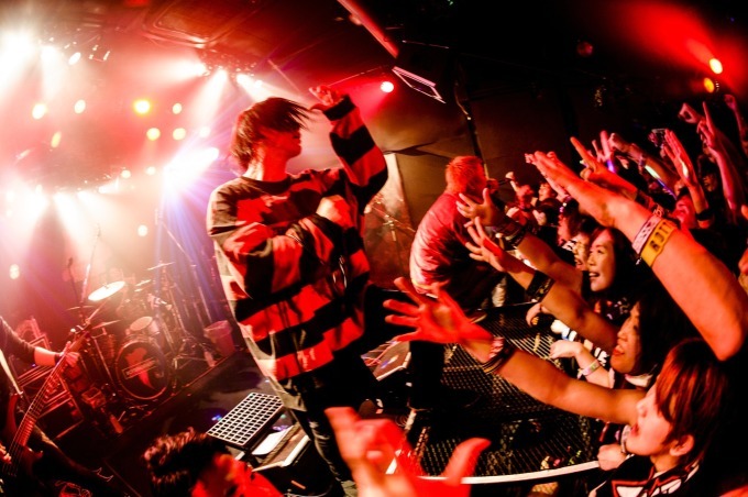 Radwimpsやone Ok Rock音楽風景を捉えた ライブカメラマン の写真展 渋谷西武で開催 ファッションプレス