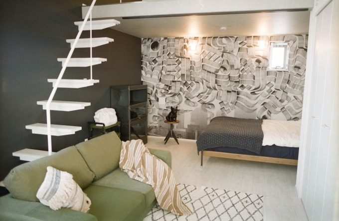 泊まれるアート空間「AOCA KAMINOGE」ジャーナル スタンダードの家具がその場で購入可能｜写真1