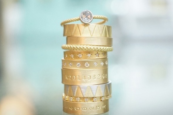 ブライダルリング｜トーカティブ“会話が生まれる”ウエディングジュエリー - 星降るダイヤモンドリングなど遊び心を表現