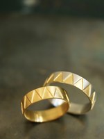 トーカティブ“会話が生まれる”ウエディングジュエリー - 星降るダイヤモンドリングなど遊び心を表現｜写真14