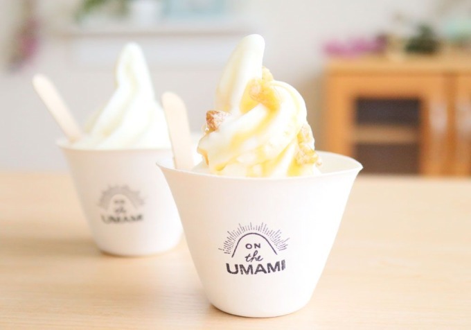 "昆布だし"×濃厚ミルクの「UMAMIソフトクリーム」発売、みたらし＆酒粕くるみトッピングも｜写真3