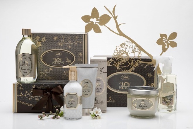 SABON“ホワイトティー”香るボディケアアイテムがセットになった