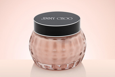 ジミー チュウのフレグランスラインから、香りに心奪われるボディケアアイテムが限定発売