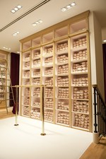 レペットが銀座に日本初の旗艦店 - パリ・オペラ座の雰囲気漂うロマンチックな店内の様子をお披露目｜写真17