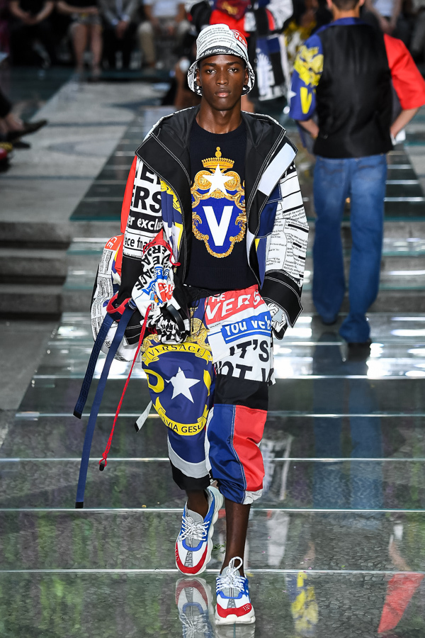 ヴェルサーチェ(VERSACE) 2019年春夏ウィメンズ&メンズコレクション  - 写真12