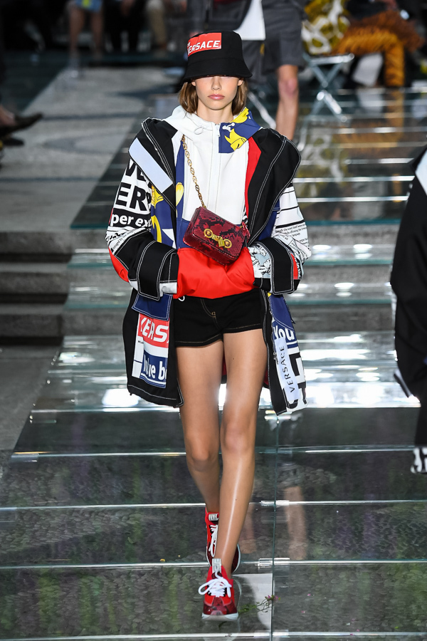 ヴェルサーチェ(VERSACE) 2019年春夏ウィメンズ&メンズコレクション  - 写真13