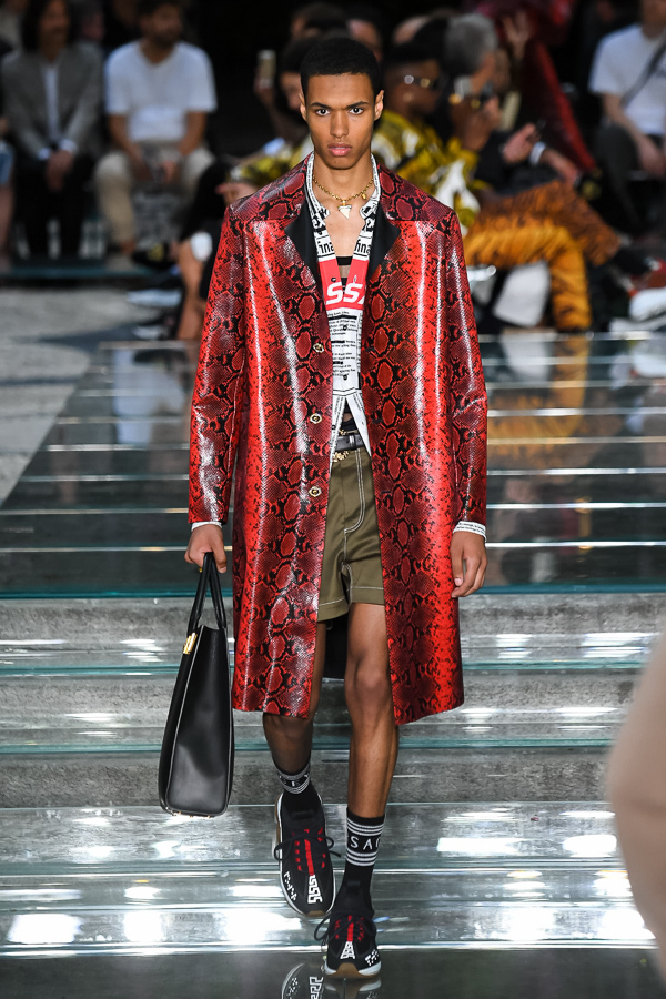 ヴェルサーチェ(VERSACE) 2019年春夏ウィメンズ&メンズコレクション  - 写真16