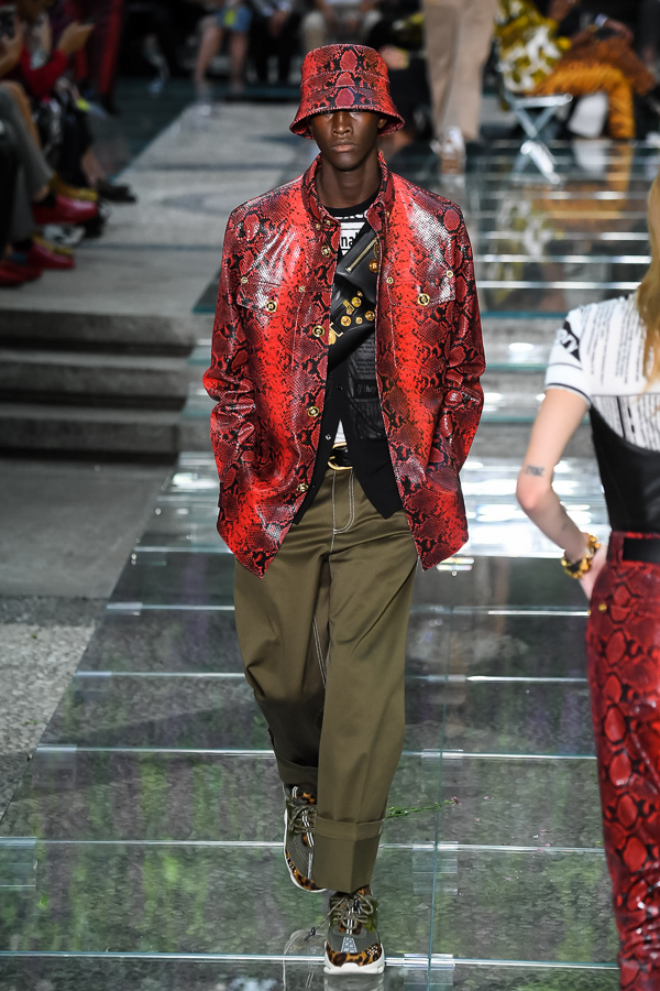 ヴェルサーチェ(VERSACE) 2019年春夏ウィメンズ&メンズコレクション  - 写真19