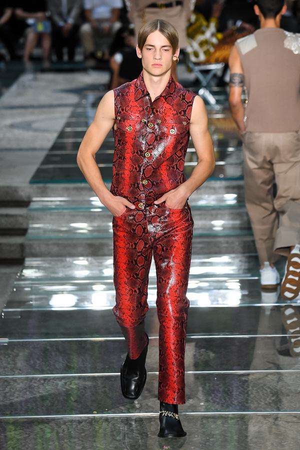 ヴェルサーチェ(VERSACE) 2019年春夏ウィメンズ&メンズコレクション  - 写真21