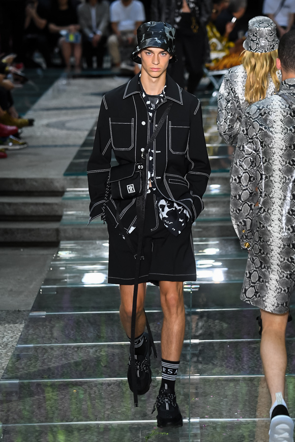 ヴェルサーチェ 2019年春夏<span>コレクション</span> - 写真25