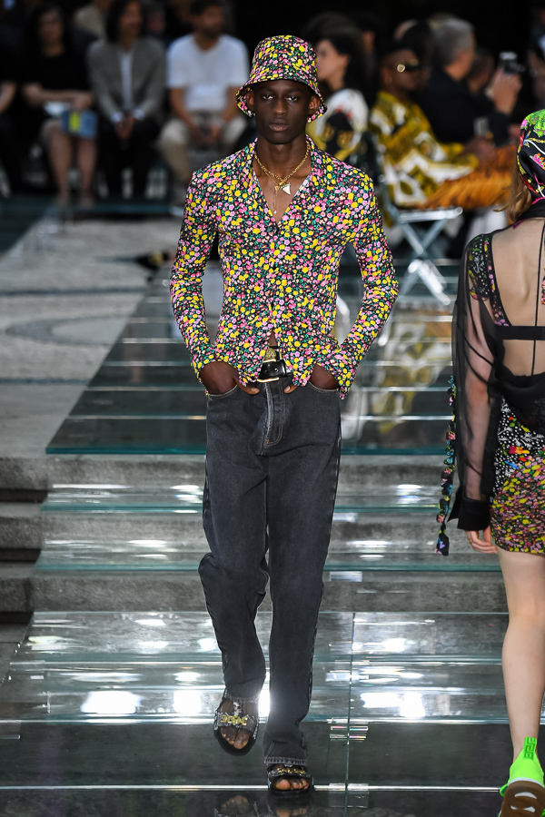 ヴェルサーチェ(VERSACE) 2019年春夏ウィメンズ&メンズコレクション  - 写真34