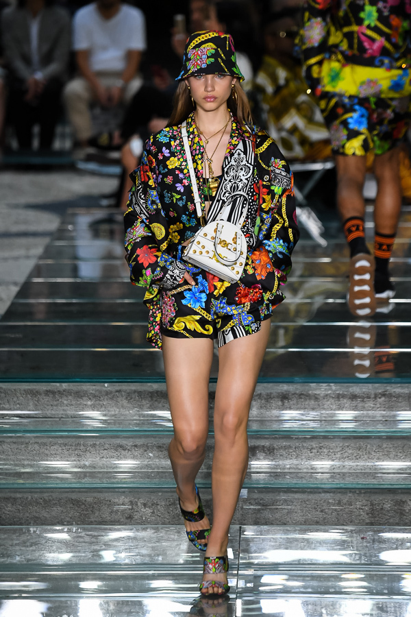 ヴェルサーチェ(VERSACE) 2019年春夏ウィメンズ&メンズコレクション  - 写真54