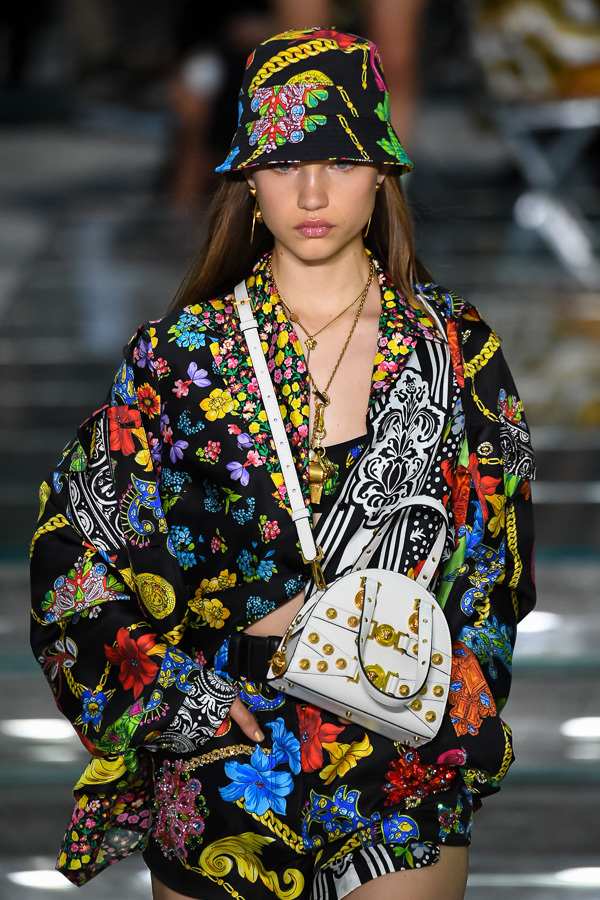 ヴェルサーチェ(VERSACE) 2019年春夏ウィメンズ&メンズコレクション  - 写真55