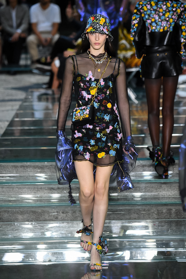 ヴェルサーチェ(VERSACE) 2019年春夏ウィメンズ&メンズコレクション  - 写真64