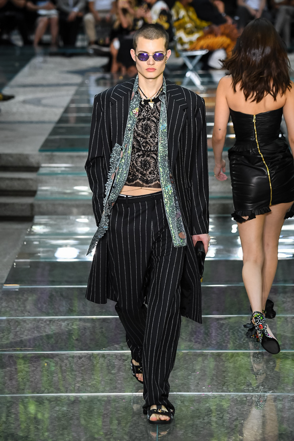 ヴェルサーチェ(VERSACE) 2019年春夏ウィメンズ&メンズコレクション  - 写真70