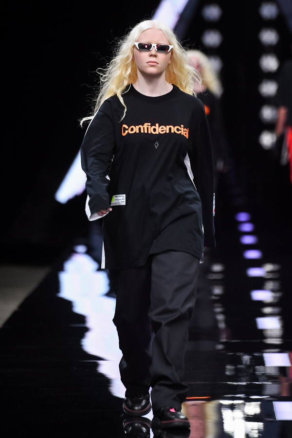 マルセロ・ブロン カウンティ・オブ・ミラン(MARCELO BURLON COUNTY OF MILAN) 2019年春夏ウィメンズ&メンズコレクション  - 写真50