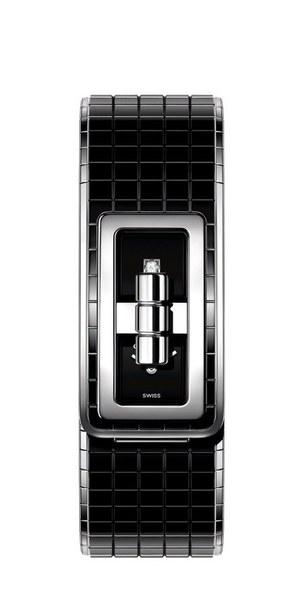 シャネルのブレスレットウォッチ「コード ココ」にブラック