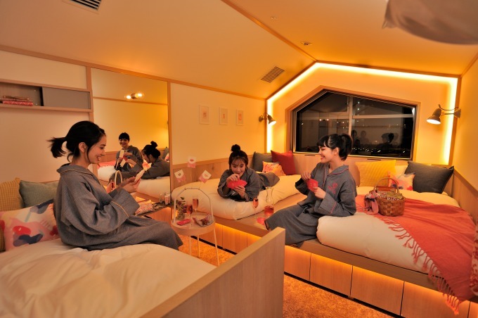 女性専用宿「カフェテル」京都三条に、グランピング気分が味わえる客室＆美容グッズも満載｜写真2