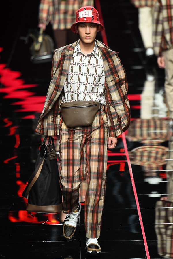 フェンディ(FENDI) 2019年春夏ウィメンズ&メンズコレクション  - 写真54