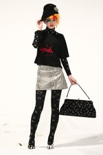 シアタープロダクツの投票企画 - 人気のタイツや靴下を復刻発売｜写真1