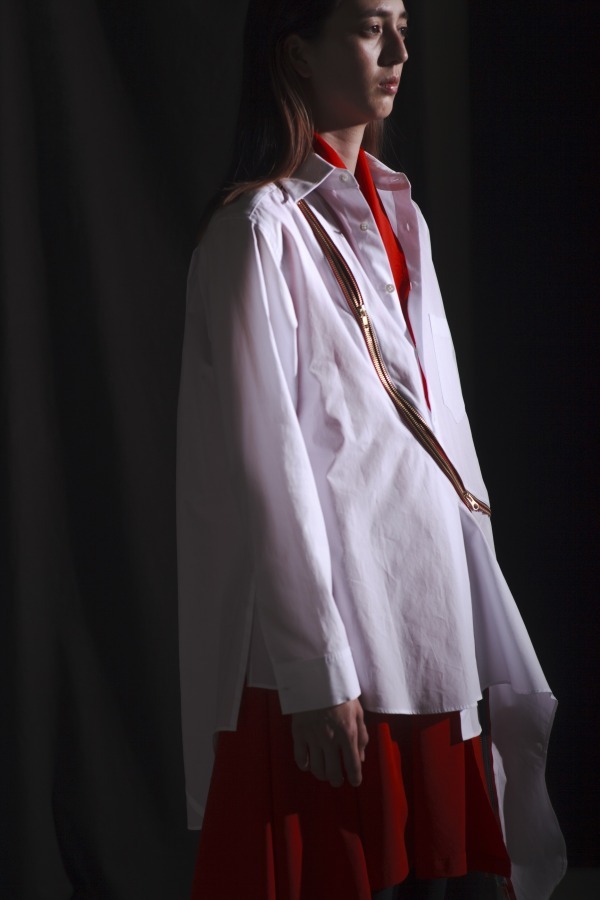 ヨウジヤマモトの「グラウンド ワイ」18年秋冬、ジップ開閉で変形するジャケットやビッグシャツ | 写真