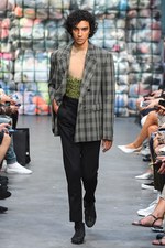 コモン スウェーデン 2019年春夏コレクション - ものの溢れる現代で、服の大儀を探して｜写真9