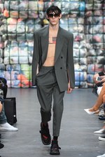 コモン スウェーデン 2019年春夏コレクション - ものの溢れる現代で、服の大儀を探して｜写真12