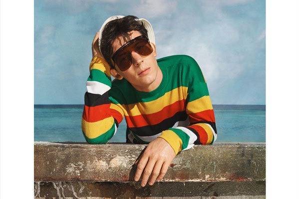 ロエベ、19年春夏バッグ「ミニ・ゲート」ショーに先駆け19年春夏メンズビジュアルで公開