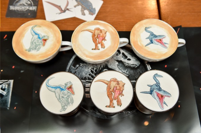 写真4 43 ジュラシックワールドcafe 東京 大阪に 恐竜の卵スイーツや化石発掘ケーキなどの恐竜メニュー ファッションプレス