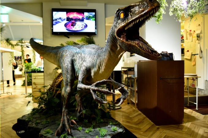 写真25 43 ジュラシックワールドcafe 東京 大阪に 恐竜の卵スイーツや化石発掘ケーキなどの恐竜メニュー ファッションプレス