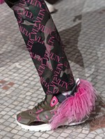 ヴァレンティノ 2019年春夏メンズコレクション - 新旧ロゴで構築するラグジュアリーストリート｜写真2