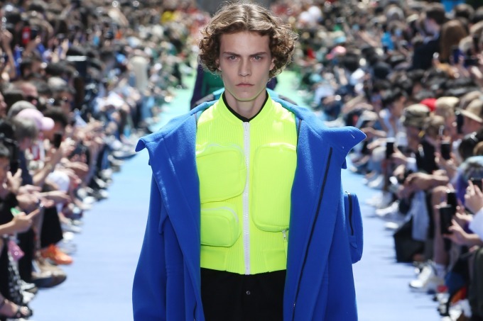 ルイ・ヴィトン 2019春夏メンズコレクション、ヴァージル・アブロー初ショーは歩んできた道を重ねて