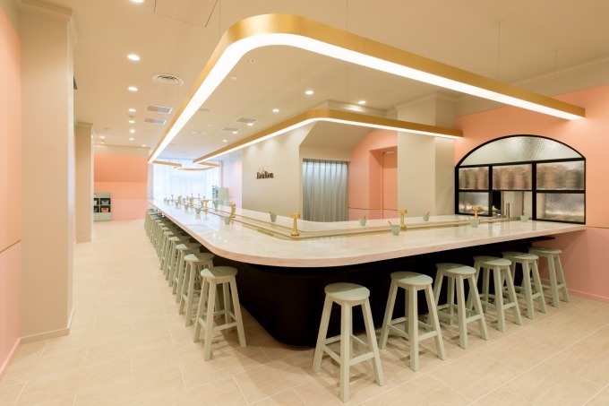 回転スイーツカフェ「メゾンエイブル カフェ ロンロン」原宿に、約25種のスイーツが40分間食べ放題｜写真6