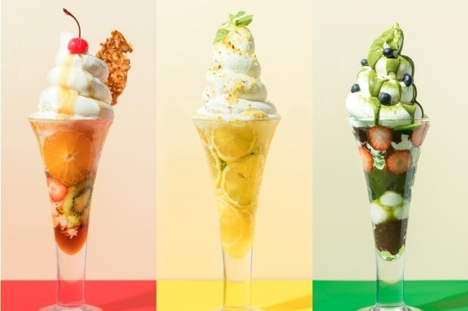 グロリアスチェーンカフェ心斎橋の濃厚「クリームチーズソフト」パフェ、レモン・プリン・抹茶と合わせて