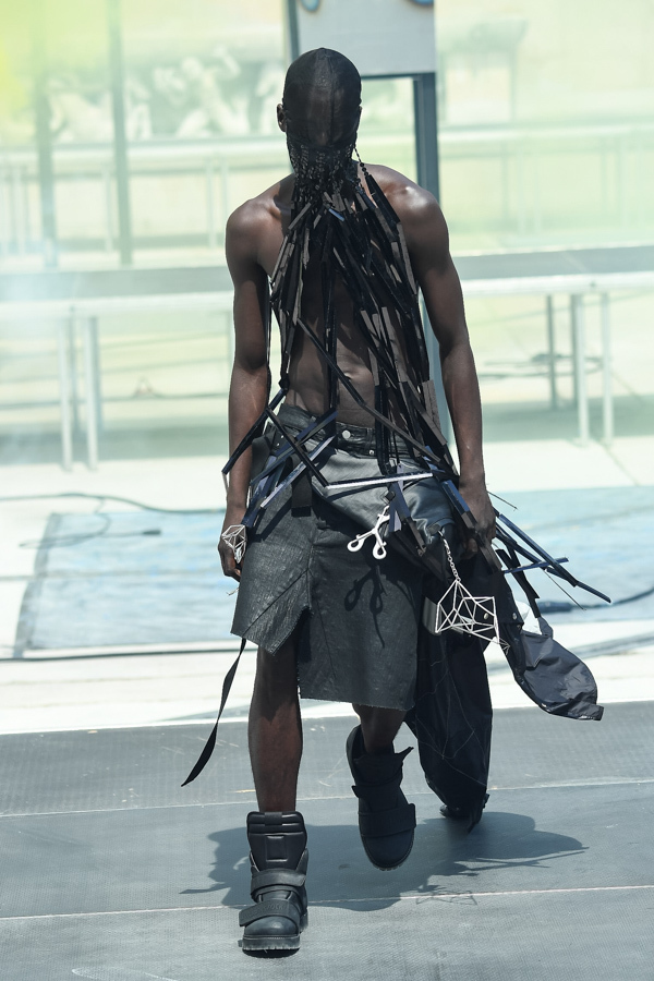 リック・オウエンス(Rick Owens) 2019年春夏メンズコレクション シルエット - 写真16