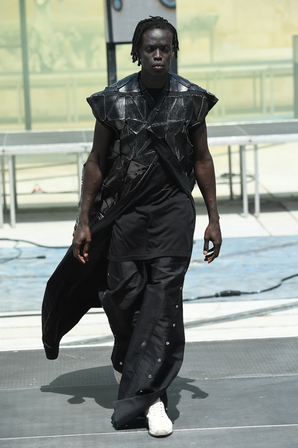 リック・オウエンス(Rick Owens) 2019年春夏メンズコレクション  - 写真28