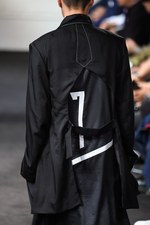 ヨウジヤマモト 19年春夏メンズコレクション - 奥ゆかしき黒に自己主張をのせて｜写真22