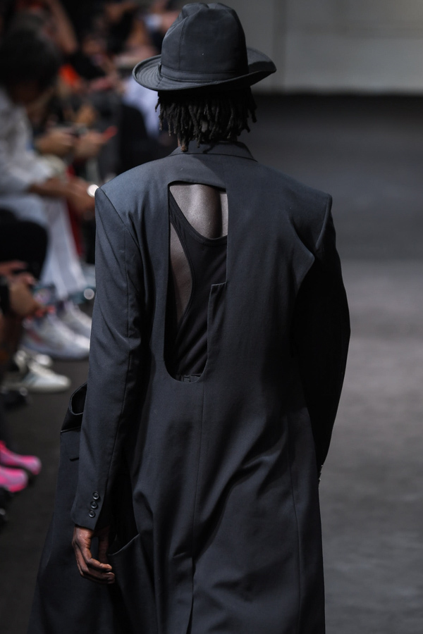 ヨウジヤマモト(Yohji Yamamoto) 2019年春夏メンズコレクション  - 写真11