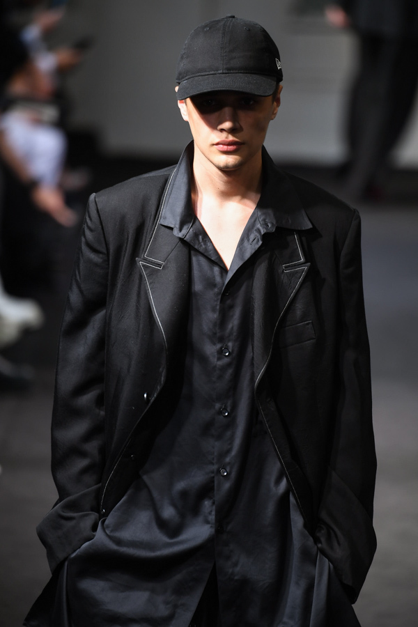 ヨウジヤマモト(Yohji Yamamoto) 2019年春夏メンズコレクション  - 写真21