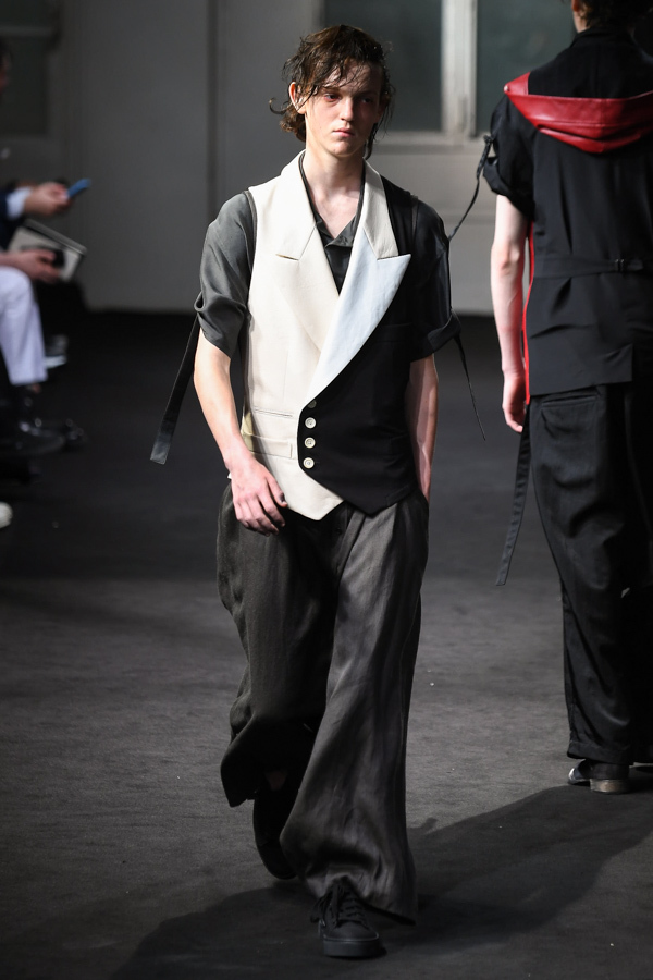 ヨウジヤマモト(Yohji Yamamoto) 2019年春夏メンズコレクション  - 写真45