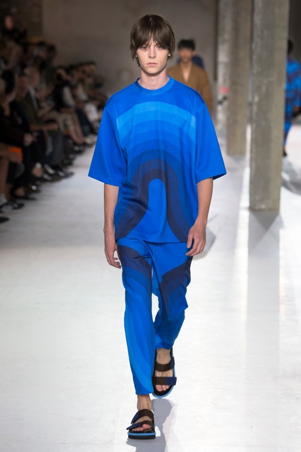 写真5 42 ページ8 メンズ 青のパンツ ロング のコーディネート着用 コレクションルックギャラリー ファッションプレス