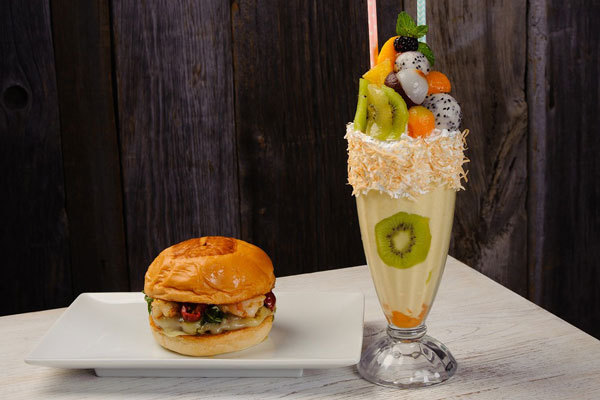 La発 ウマミバーガー 夏限定メニュー ビーフ 海老に濃厚チーズをたっぷりのせたバーガーなど ファッションプレス