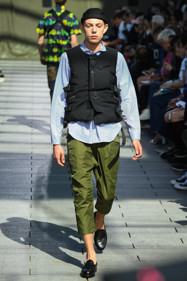 写真34 42 メンズ 緑のクロップドパンツ アンクル丈 のコーディネート着用 コレクションルックギャラリー ファッションプレス 写真34 42 メンズ 緑のクロップドパンツ アンクル丈 のコーディネート着用 コレクションルックギャラリー ファッションプレス