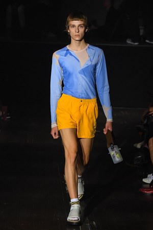 ケンゾー 2019年春夏メンズコレクション - 古典的スーツにロマンティックな創造を｜写真3